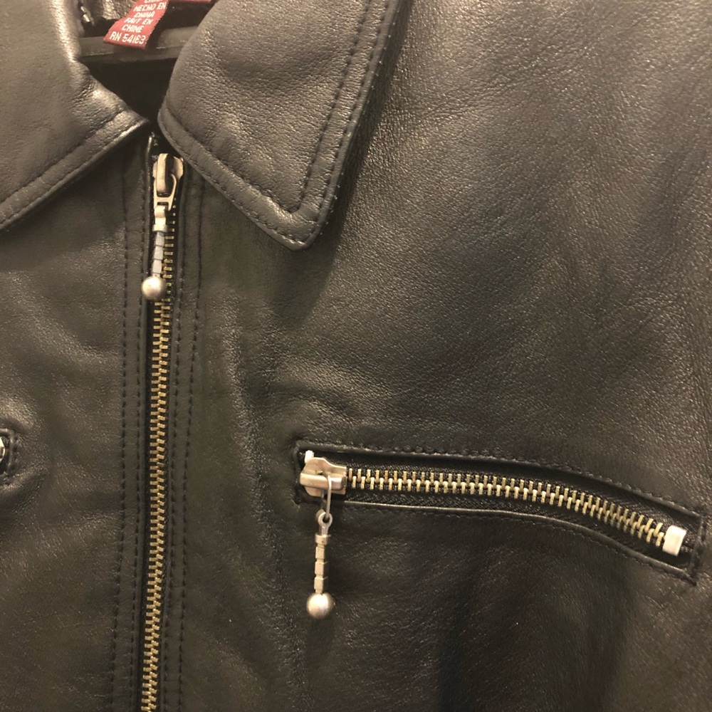 💖 VINTAGE MAURICES BLACK LEATHER JACKET w/ buckle details - PRISTINE! Size L - Picture 3 of 16